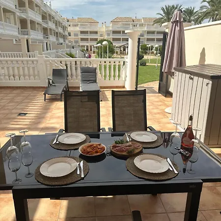 Schoene Mit Pool Und Terrasse. Apartment