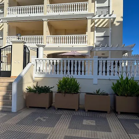 Schoene Mit Pool Und Terrasse. Apartment *