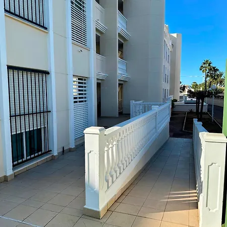 Schoene Mit Pool Und Terrasse. * Denia