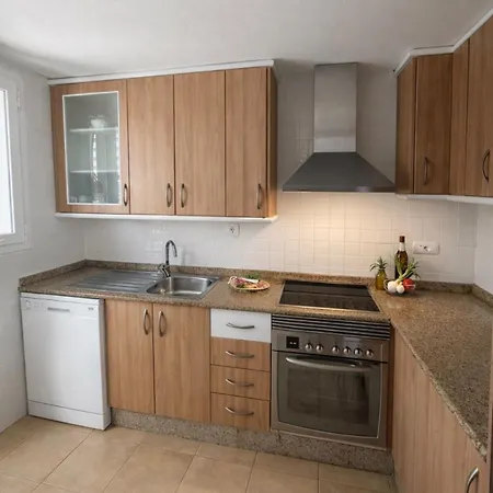 Schoene Mit Pool Und Terrasse. Apartment *
