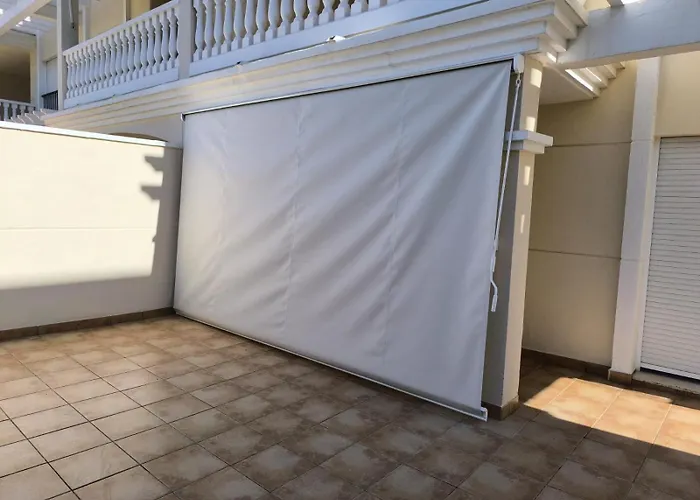 Schoene Mit Pool Und Terrasse. * Denia