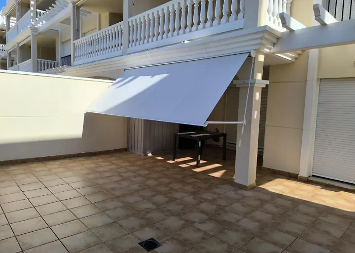 Schoene Mit Pool Und Terrasse. Denia