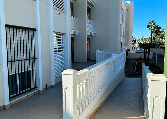 Schoene Mit Pool Und Terrasse. * Denia