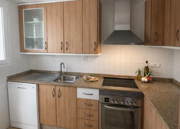 Schoene Mit Pool Und Terrasse. Apartment *