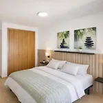 Schoene Mit Pool Und Terrasse. Апартаменты Дения