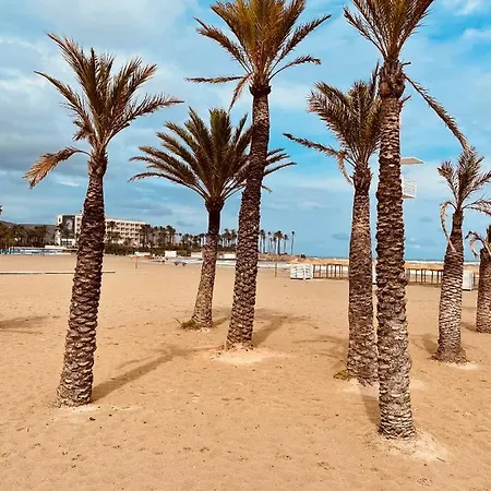 Schoene Mit Pool Und Terrasse. * Dénia