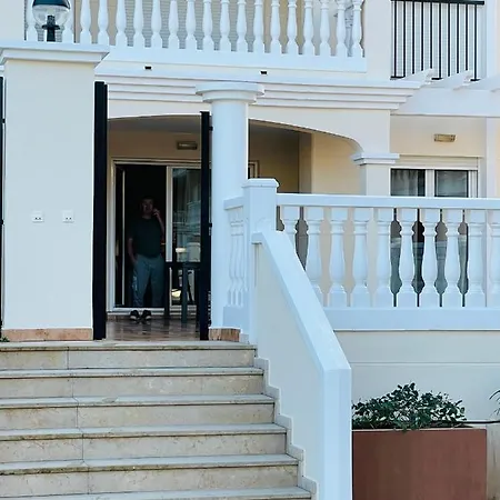 Schoene Mit Pool Und Terrasse. Apartamento Dénia