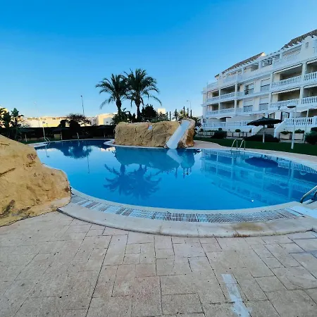 Schoene Mit Pool Und Terrasse. Dénia