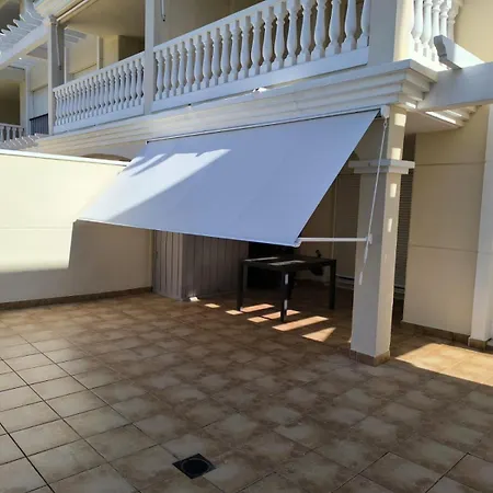 Schoene Mit Pool Und Terrasse. Дения