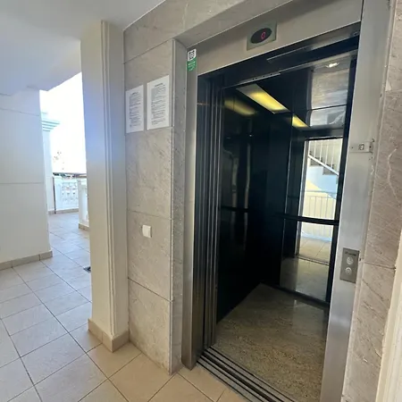 Schoene Mit Pool Und Terrasse. Дения