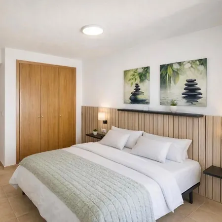 Schoene Mit Pool Und Terrasse. Apartamento Dénia