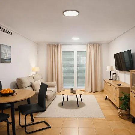 Schoene Mit Pool Und Terrasse. Дения