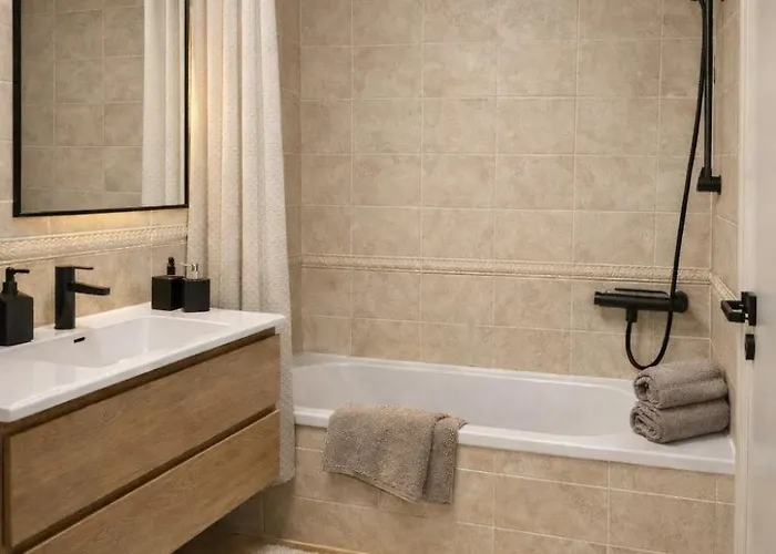 Schoene Mit Pool Und Terrasse. Lejlighed *