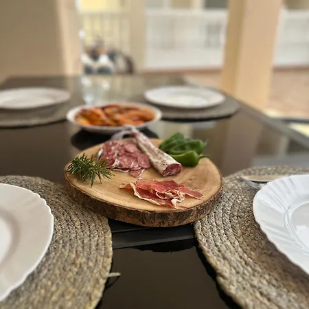 公寓 Schoene Mit Pool Und Terrasse. *