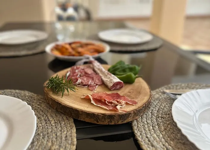 公寓 Schoene Mit Pool Und Terrasse. *