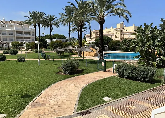 Schoene Mit Pool Und Terrasse. 德尼亚