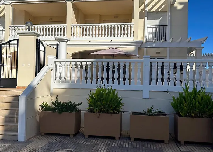 Schoene Mit Pool Und Terrasse. 公寓 *